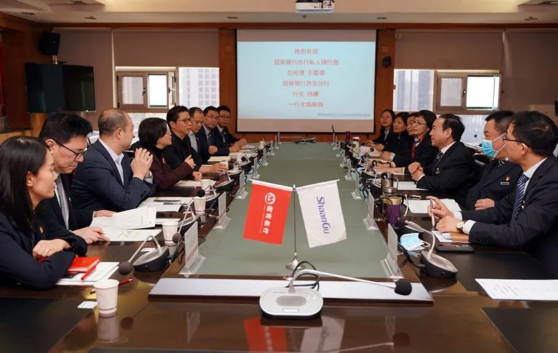 招商银行总行个人银行部总经理王晏蓉、招商银行西安分行行长钱曦一行来yl23411永利座谈互换
